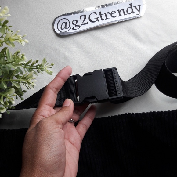 Nwot UO crossbody bag /fanny  pack - Picture 2 of 4